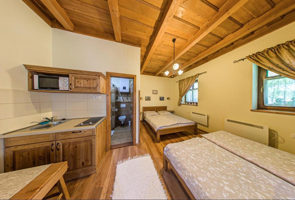 Toth Vendeghaz Es Apartmanhaz Ujfeherto Екстериор снимка