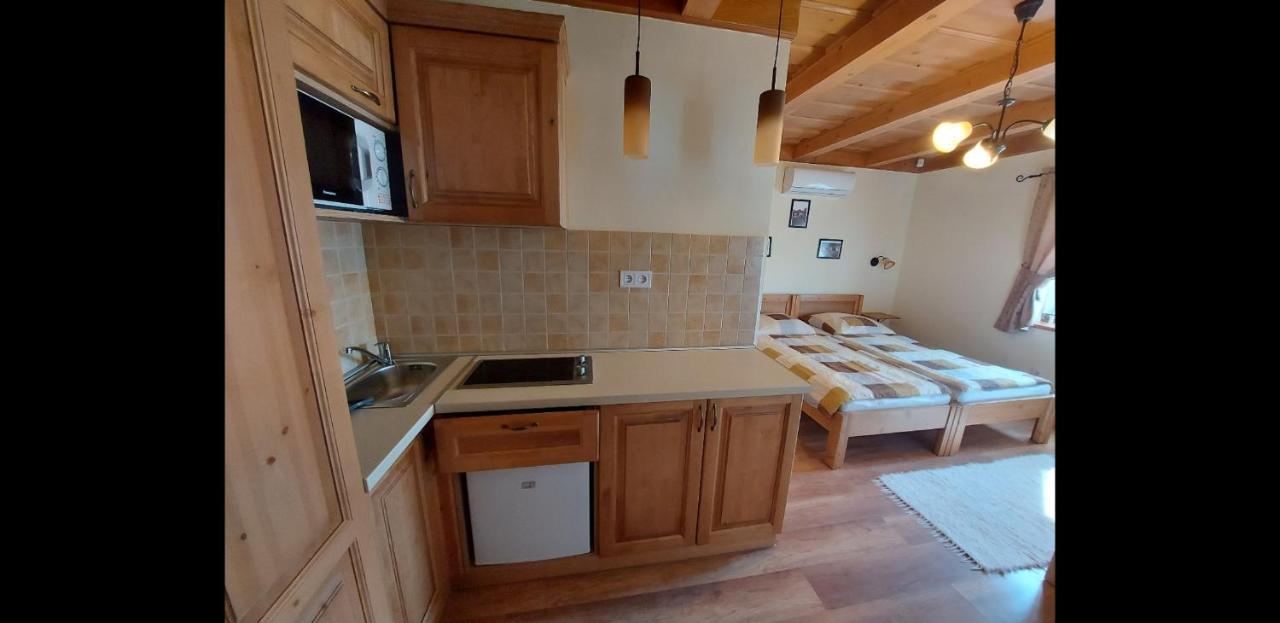 Toth Vendeghaz Es Apartmanhaz Ujfeherto Екстериор снимка