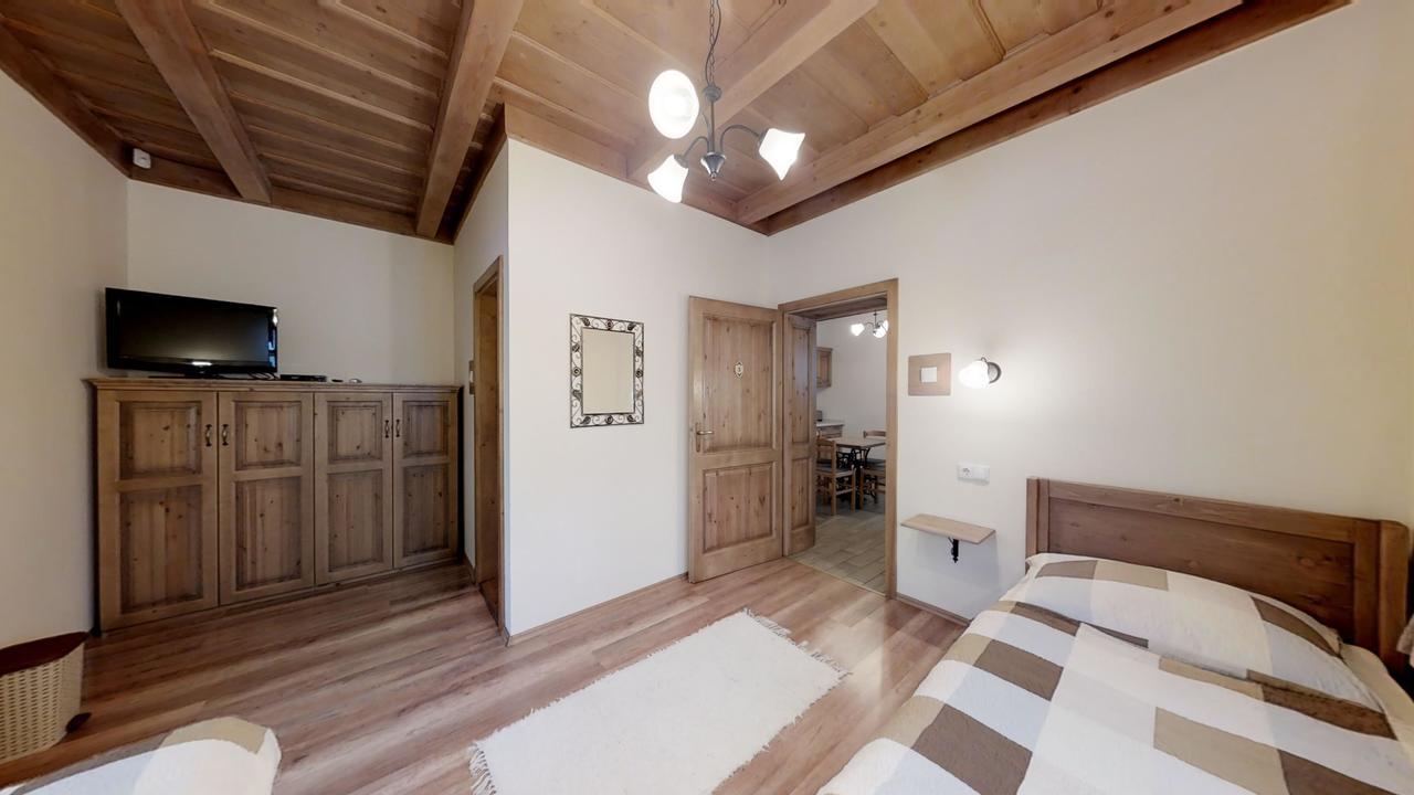 Toth Vendeghaz Es Apartmanhaz Ujfeherto Екстериор снимка